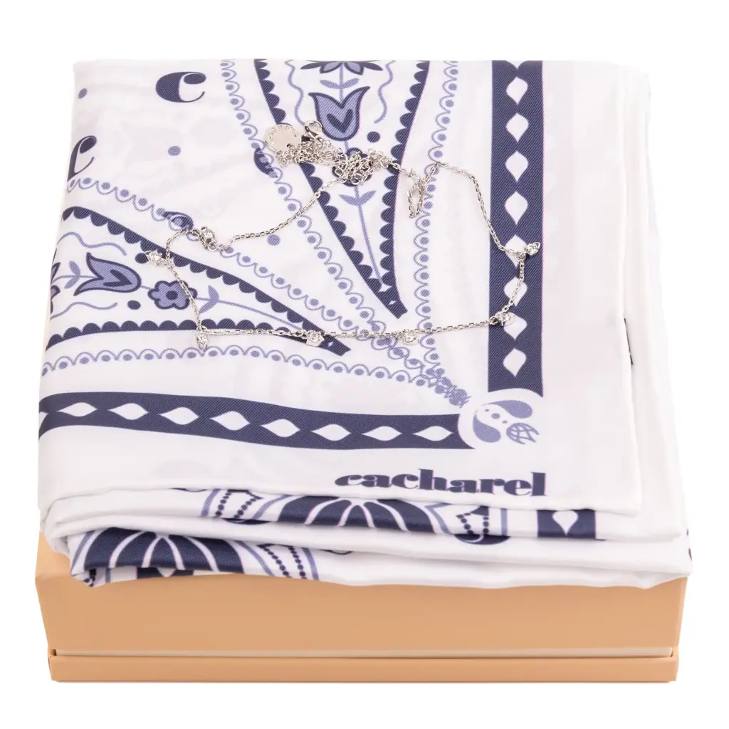 Parure Cacharel (collier & foulard)